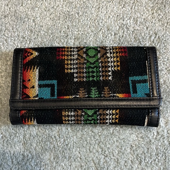 Pendleton Handbags - Pendleton Wallet